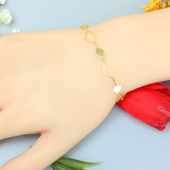 "Elegant & Trendy Bracelet, A Perfect Gift for Women, Thoughtful, EVCH1848 - Picture 1 of 10